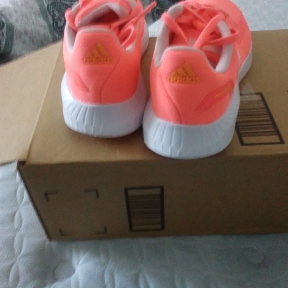 NWOT children's Adidas sneakers - Picture 4 of 5
